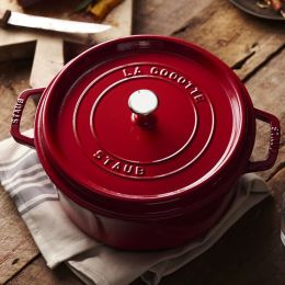 Staub La Cocotte Cocotte, 28 cm Kirsch-Rot rund Gusseisen Kirsch-Rot